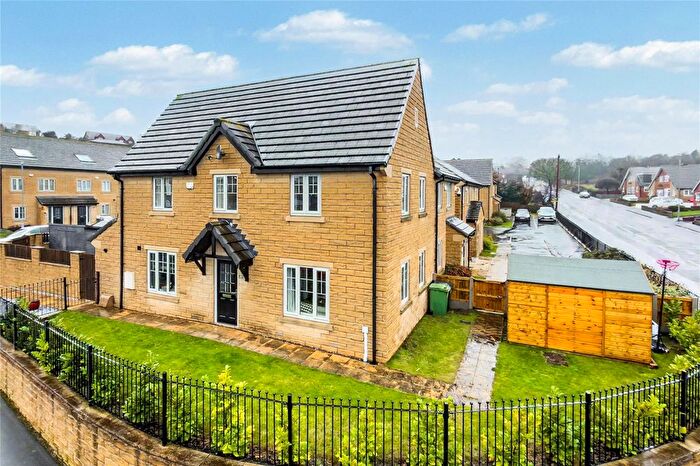 3 Bedroom Semi-Detached House For Sale In Oakwell Croft, Batley, West Yorkshire, WF17