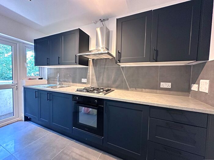 2 Bedroom Flat To Rent In Kenton Lane, Harrow, HA3