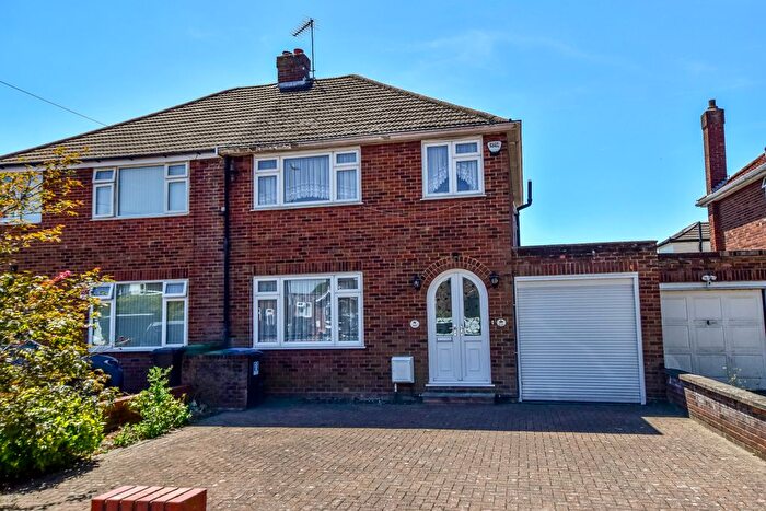 3 Bedroom Semi-Detached House For Sale In Horseshoe Lane, Garston, Watford, WD25