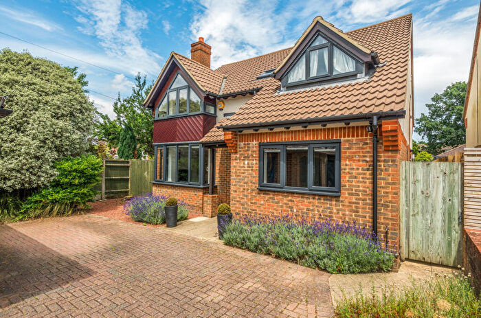 4 Bedroom Detached House For Sale In Calmore Road, Totton, Hampshire, SO40
