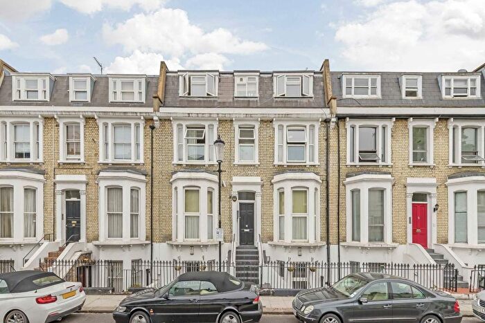 2 Bedroom Flat To Rent In Earls Court Gardens, London, SW5