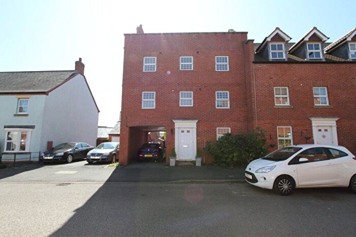 5 Bedroom Semi-Detached House To Rent In Winter Gardens Way, Banbury, Oxon, OX16