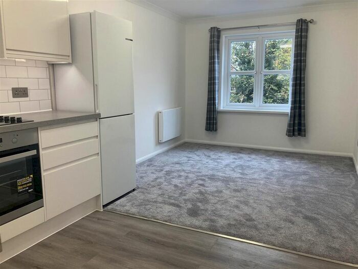 2 Bedroom Flat To Rent In Shakespeare Road, Bedford, MK40