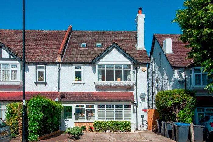 5 Bedroom Semi-Detached House To Rent In Mayfield Road, Sanderstead, South Croydon, CR2