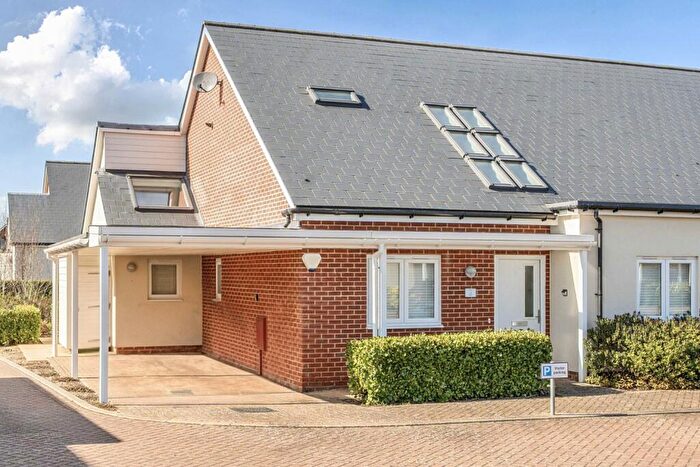 3 Bedroom Chalet For Sale In Oak Rise, Hawkinge, CT18