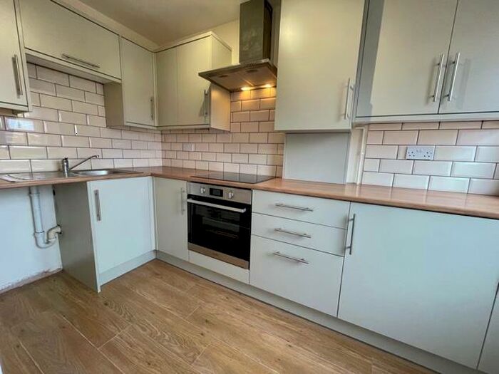 2 Bedroom Flat To Rent In The Lakes Road, Bewdley, DY12