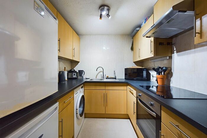 2 Bedroom Flat For Sale In Alexandra Road, Old Town, HP2
