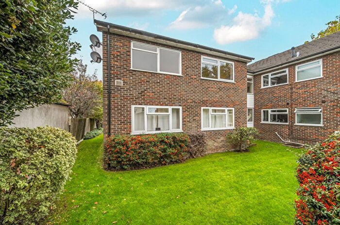 1 Bedroom Flat For Sale In The Avenue, Chartergrove The Avenue, GU31