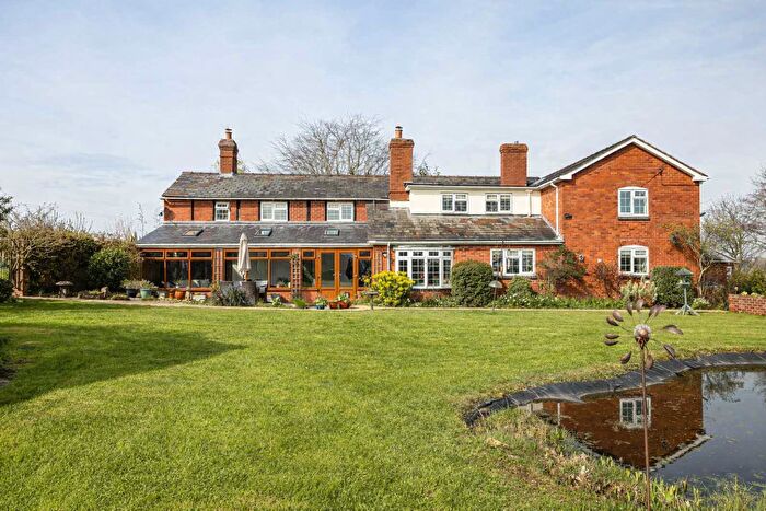 5 Bedroom Detached House For Sale In Bache Farmhouse Amp; Wheelhouse Cottage, Ocle Pychard, Herefordshire, HR1