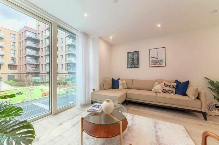 4 Bedroom Apartment To Rent In Springpark Drive, London, N4