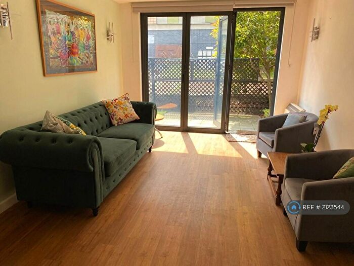 3 Bedroom Flat To Rent In Lower Clapton, Lower Clapton, E5
