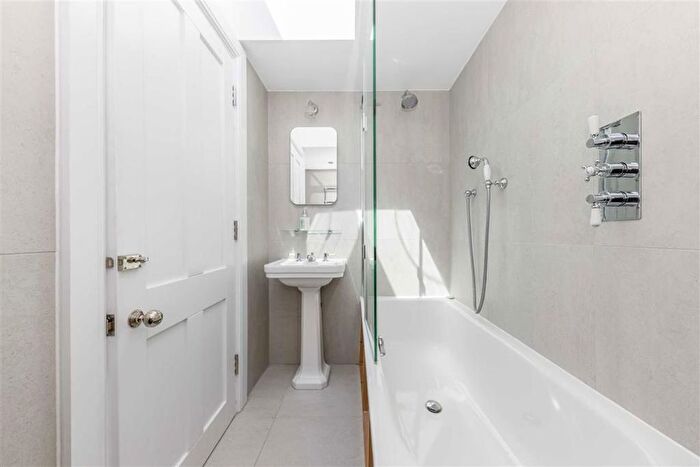 5 Bedroom Property To Rent In Hanover Gardens, Oval, SE11