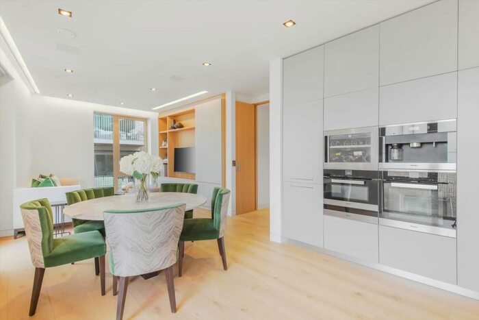 2 Bedroom Flat To Rent In One Tower Bridge, Chatsworth House, Duchess Walk, London, SE1