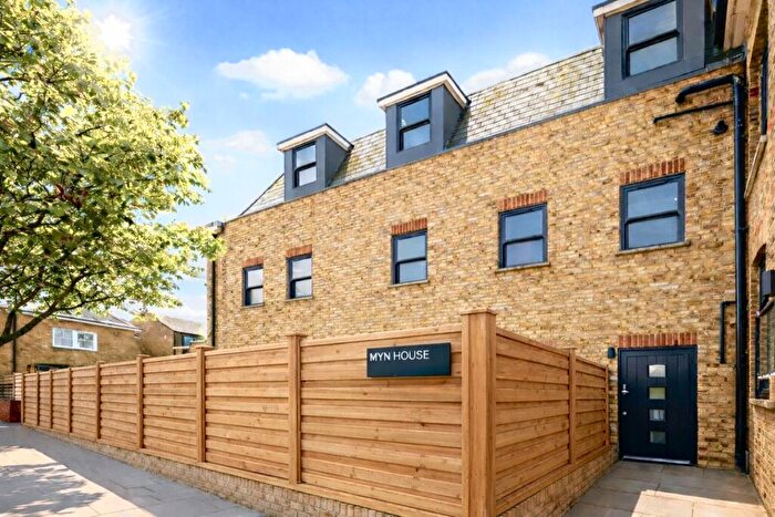3 Bedroom Duplex For Sale In Lordship Lane, London, SE22