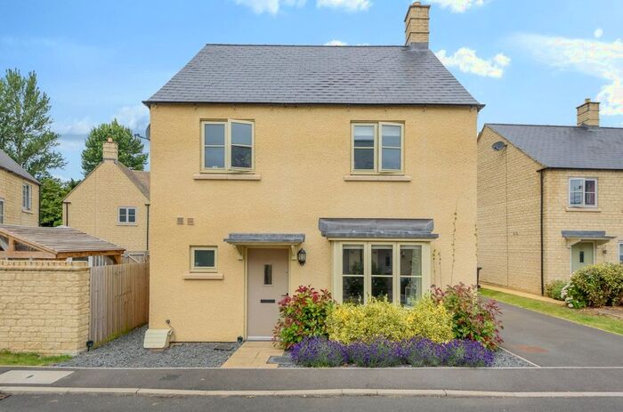 4 Bedroom Detached House For Sale In Yells Way, Fairford, Gloucestershire, GL7