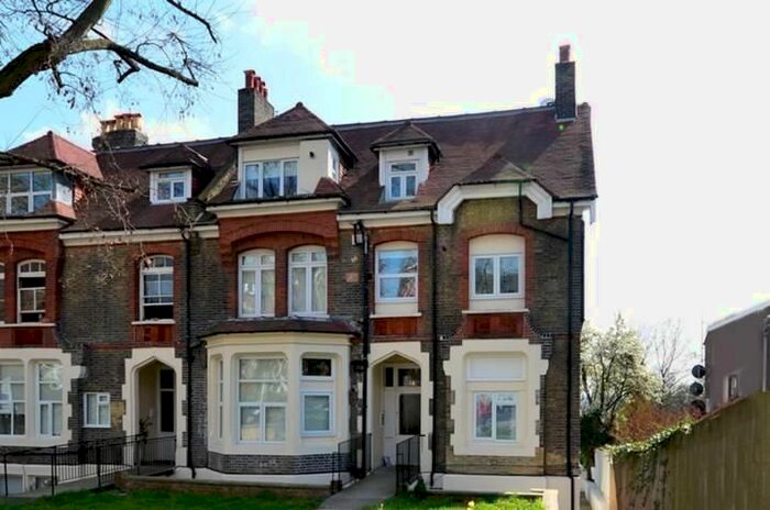 Studio To Rent In Mount View Road, London, N4