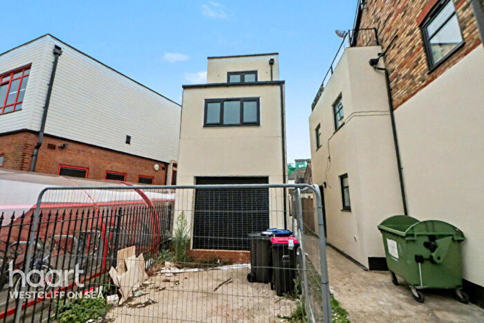 4 Bedroom Detached House For Sale In Windermere Road, Southend-On-Sea, SS1