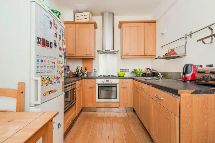 2 Bedroom Flat To Rent In The Green, London, W5