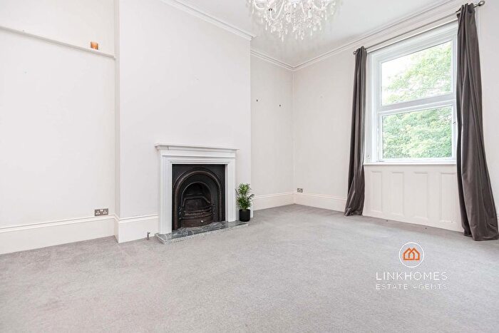 1 Bedroom Flat For Sale In Courtenay Road, Poole, BH14