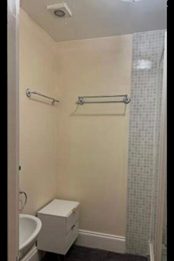 Studio To Rent In Westbourne Avenue, Paddington London, W2