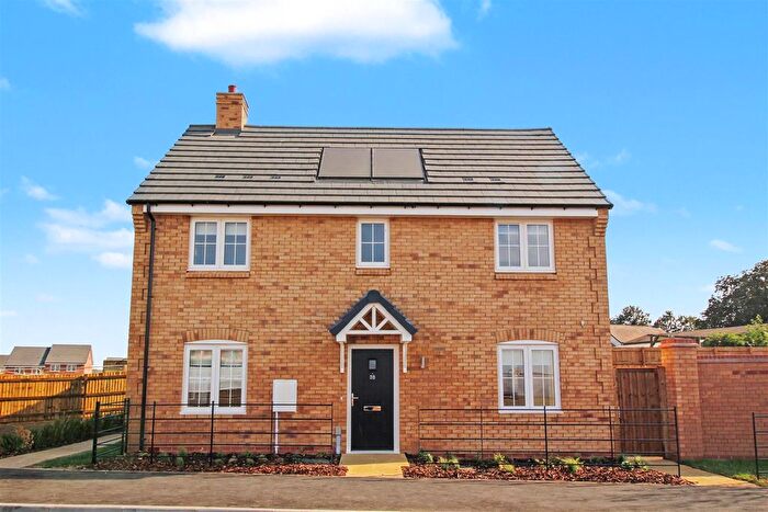 3 Bedroom Semi-Detached House To Rent In , Sickle Drive, Wellingborough, NN8