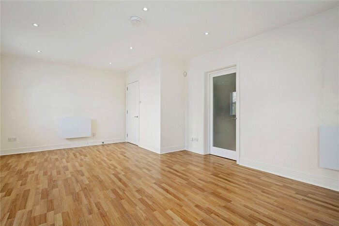 2 Bedroom Flat For Sale In Dove Road, London, N1
