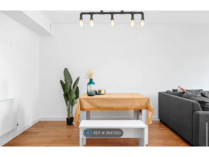 2 Bedroom Flat To Rent In Hackney Road, London, E2