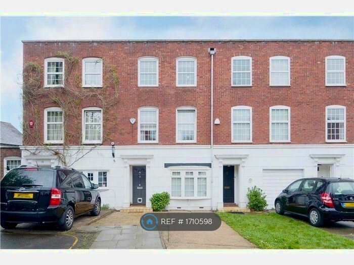 4 Bedroom Terraced House To Rent In Regal Close, London, W5