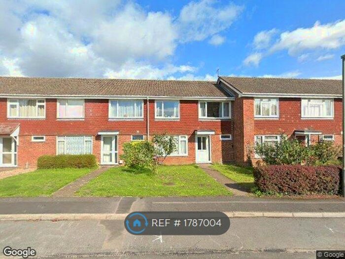4 Bedroom Terraced House To Rent In Roman Way, Farnham, GU9