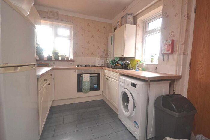 3 Bedroom Semi-Detached House To Rent In Bourne Avenue, Reading, RG2