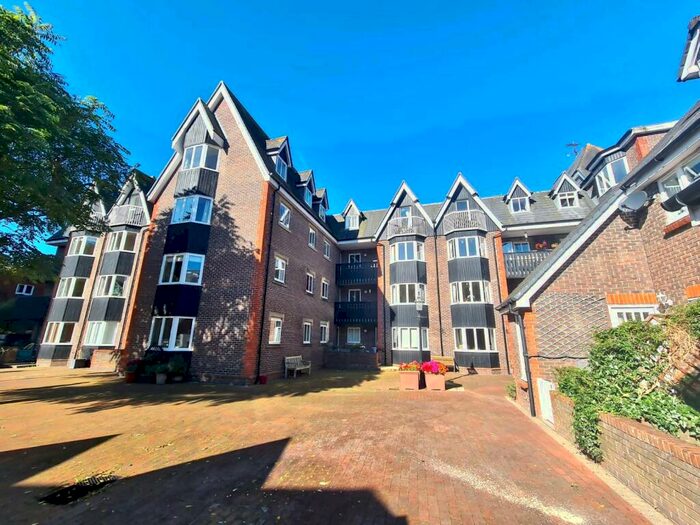 2 Bedroom Flat To Rent In Cliffe High Street, Lewes, BN7