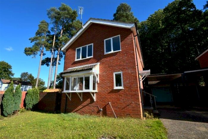 4 Bedroom House To Rent In Bedroom Detached House In Whitehill, GU35