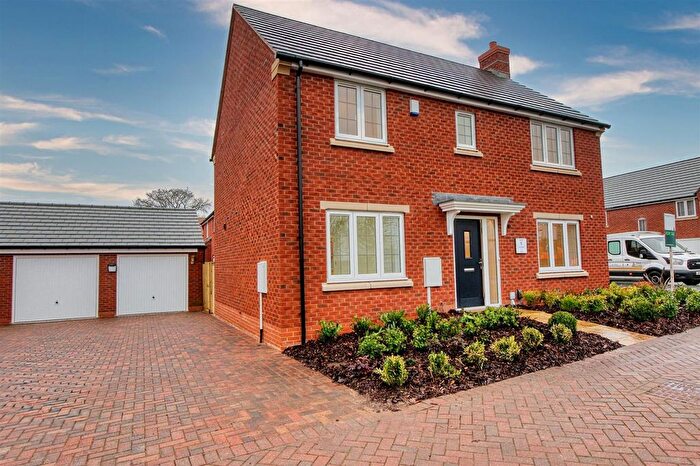 4 Bedroom Detached House For Sale In Whinfell Road, Chesterfield, S41