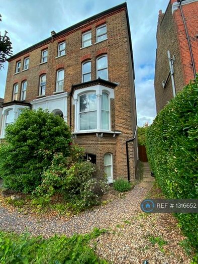 2 Bedroom Flat To Rent In Rosendale Road, London, SE21