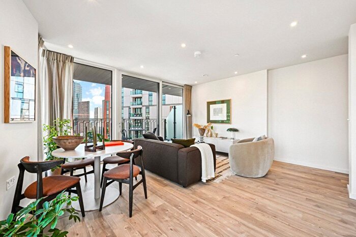 3 Bedroom Flat To Rent In Apex One, Hanbury Drive, SW8