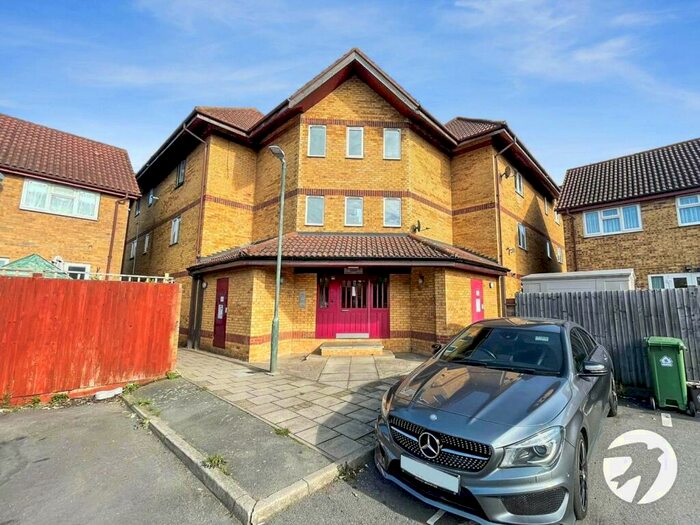 2 Bedroom Flat To Rent In Columbus Square, Erith, DA8