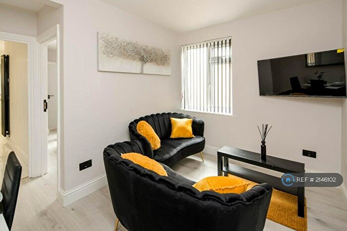 3 Bedroom Maisonette To Rent In Commonside East, Mitcham, CR4