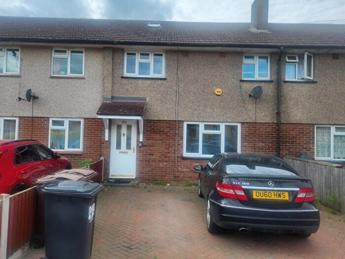 4 Bedroom Terraced House To Rent In Rose Lane, RM6