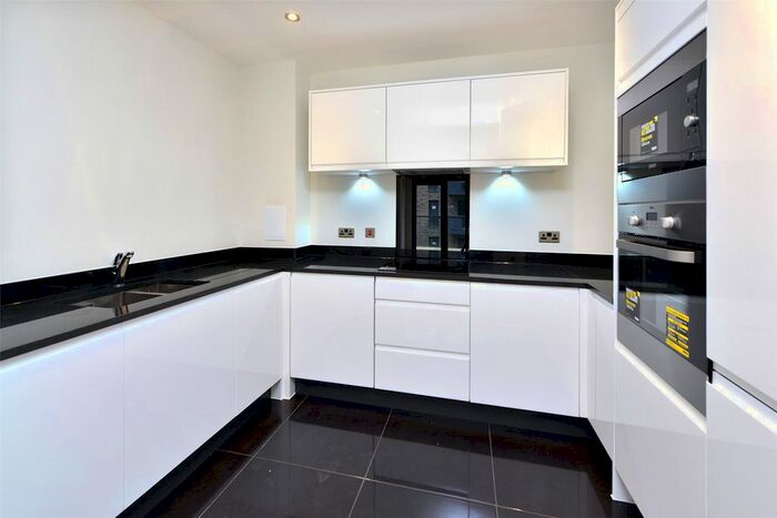 2 Bedroom Flat To Rent In Hythe House, London, N4