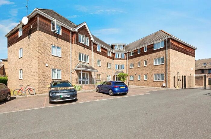 2 Bedroom Flat For Sale In Osborne Street, Slough, SL1