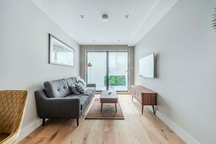 1 Bedroom Flat To Rent In Fulham Road, Chelsea, London, SW10