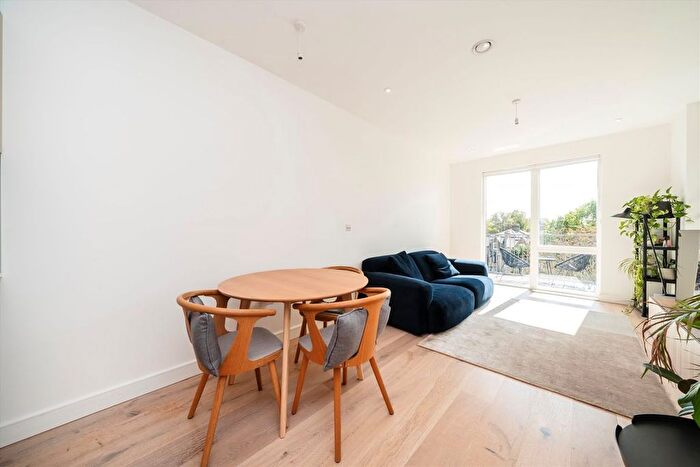 2 Bedroom Flat To Rent In Chiswick High Road, Chiswick, W4