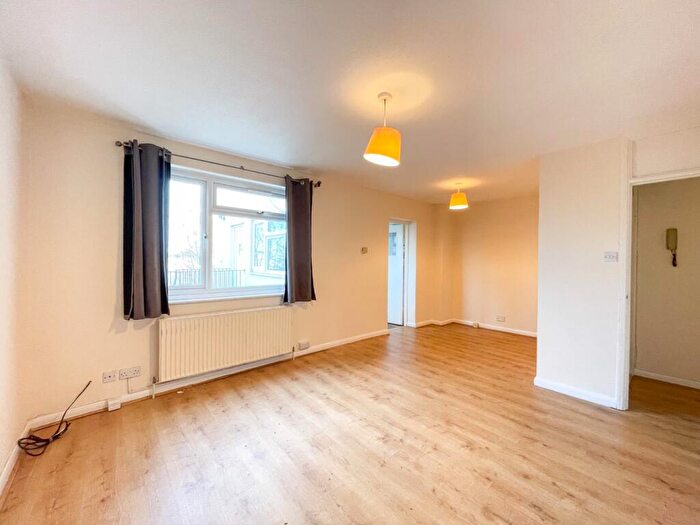 2 Bedroom Apartment For Sale In Pier Road, Northfleet, Gravesend, Kent, DA11