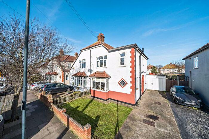 3 Bedroom Semi-Detached House For Sale In Cradley Road, New Eltham, SE9