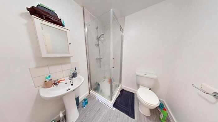 3 Bedroom Flat To Rent In Alfreton Road, Nottingham, NG7