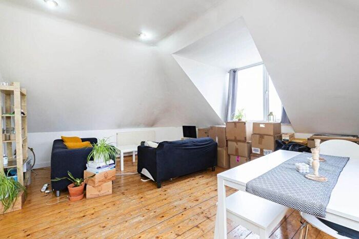 1 Bedroom Flat To Rent In Hazelmere Road, Kilburn, NW6