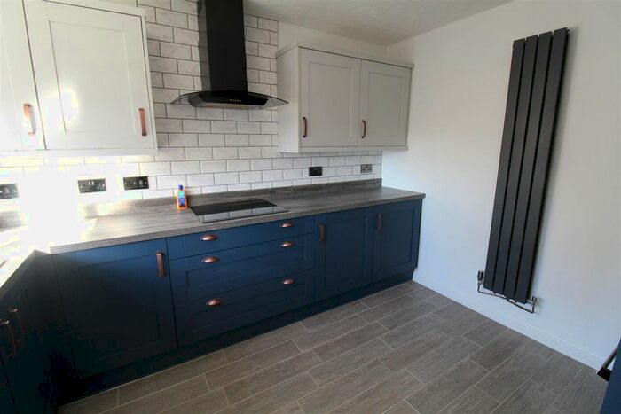 3 Bedroom Semi-Detached House To Rent In Hayside Avenue, Balderton, Newark NG24