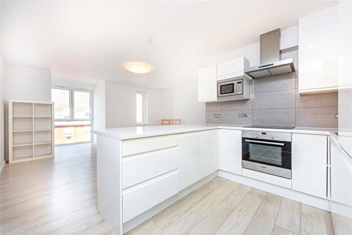 1 Bedroom Flat To Rent In Oakley Square, Camden Town, NW1