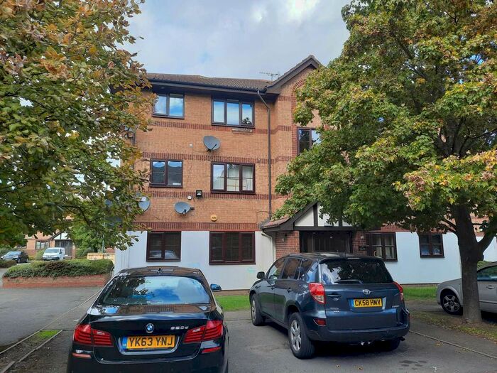 Studio To Rent In Frobisher Road, Erith, DA8