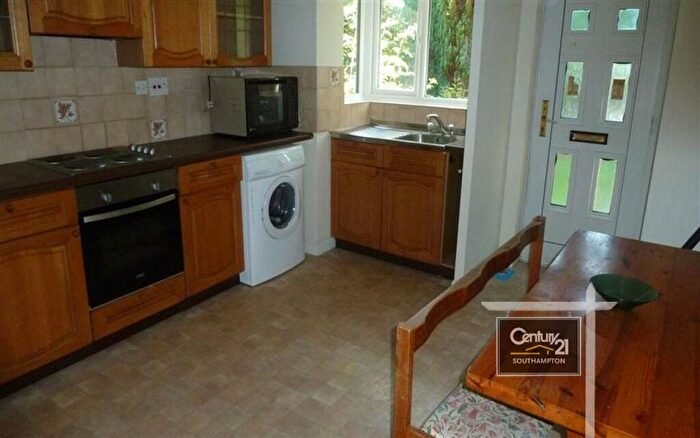 4 Bedroom Town House To Rent In |Ref: |, Berkeley Close, Southampton, SO15